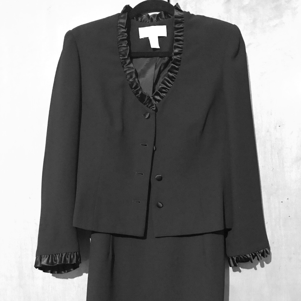 Jones New York 90’s Vintage Skirt Suit